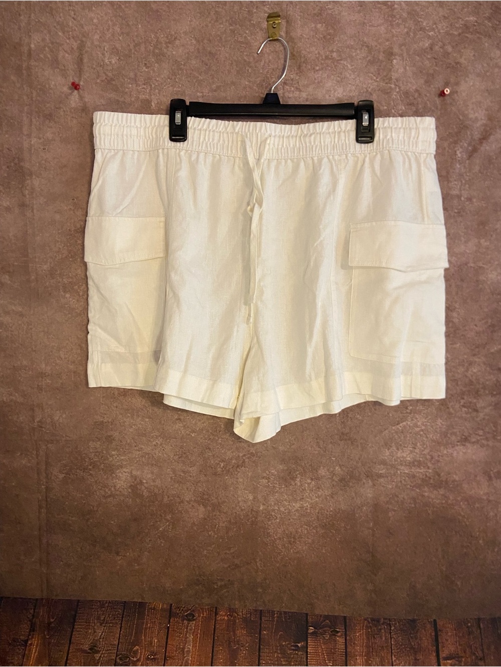 Free Assembly-Women’s white linen-blend pull on shorts-elastic waist-Size XL-EUC